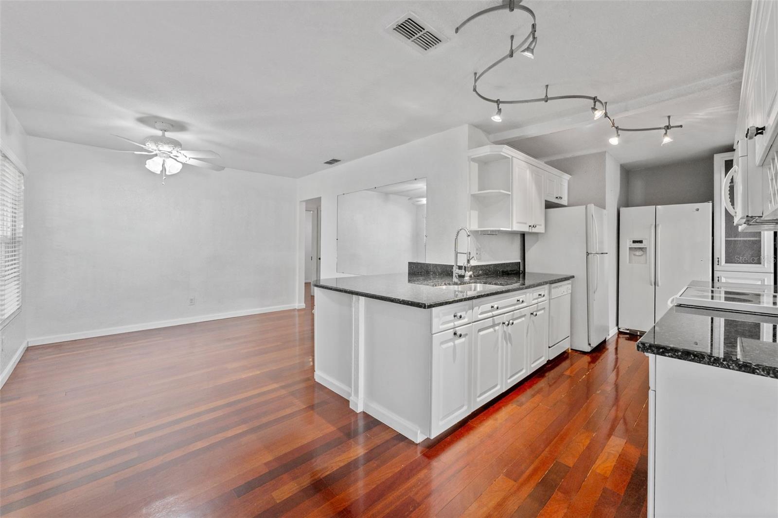 WOOTENS LAKESIDE ESTATES - Residential