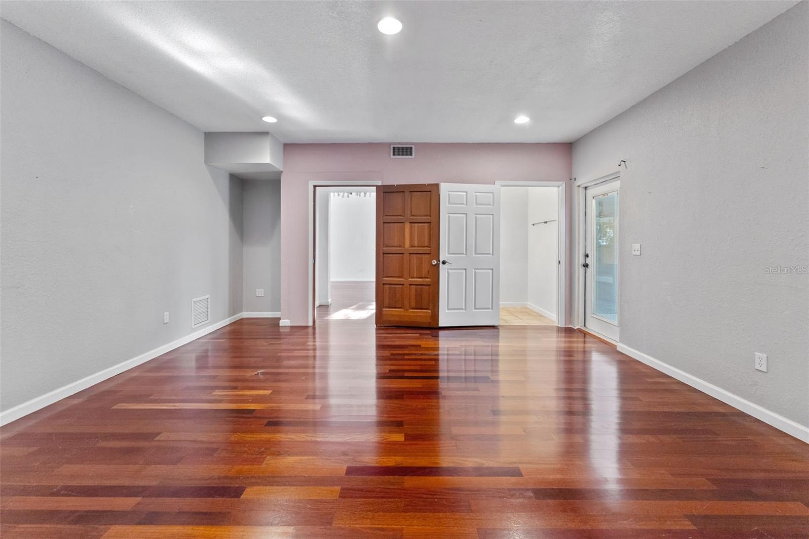 WOOTENS LAKESIDE ESTATES - Residential