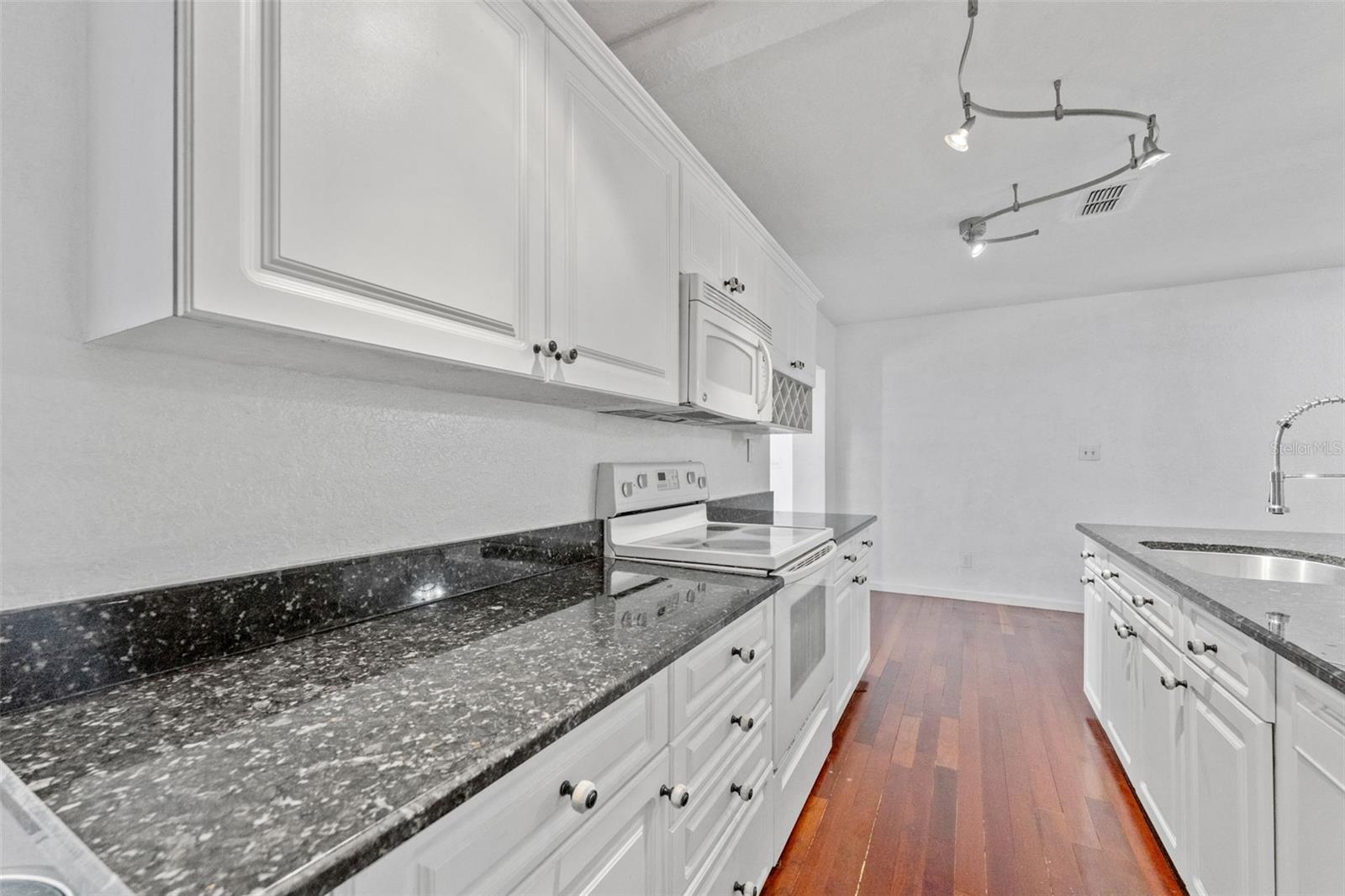 WOOTENS LAKESIDE ESTATES - Residential