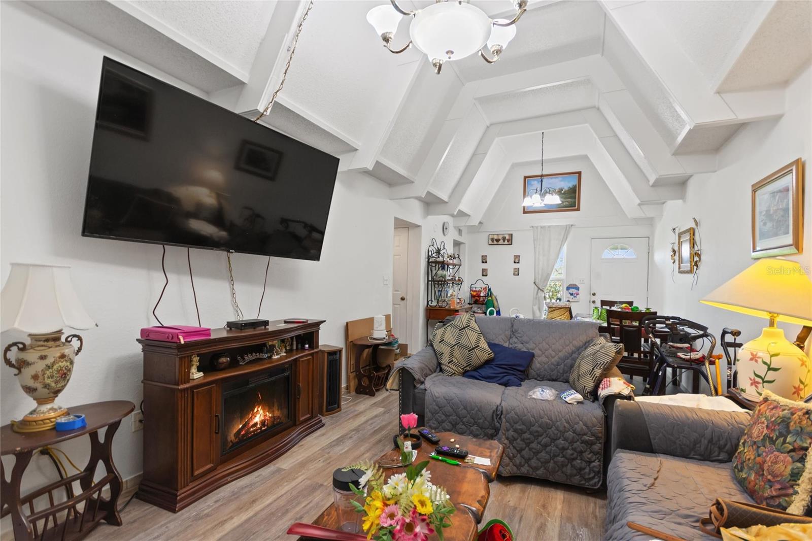 LAKESHORE CLUB - Residential