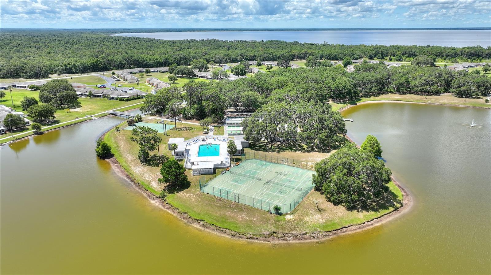 LAKESHORE CLUB - Residential