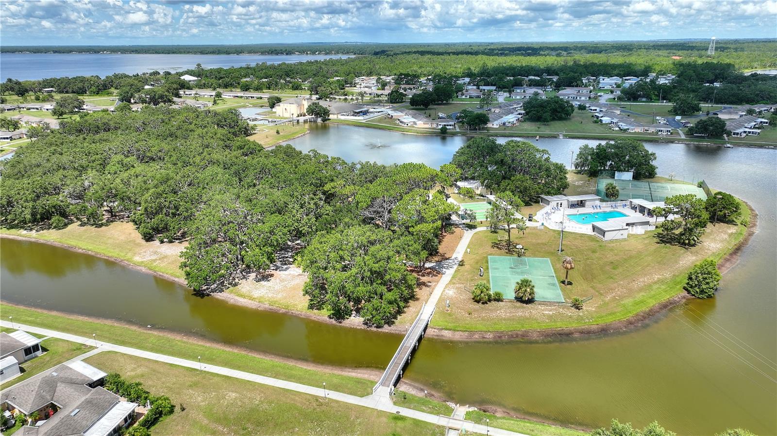 LAKESHORE CLUB - Residential