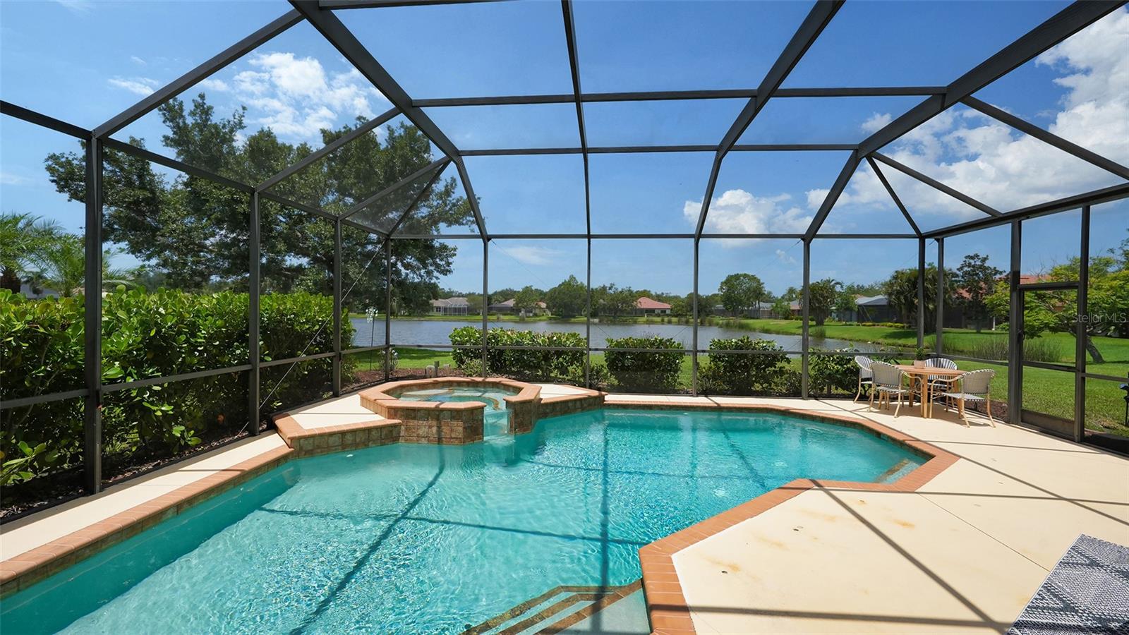 SECLUDED OAKS - Residential