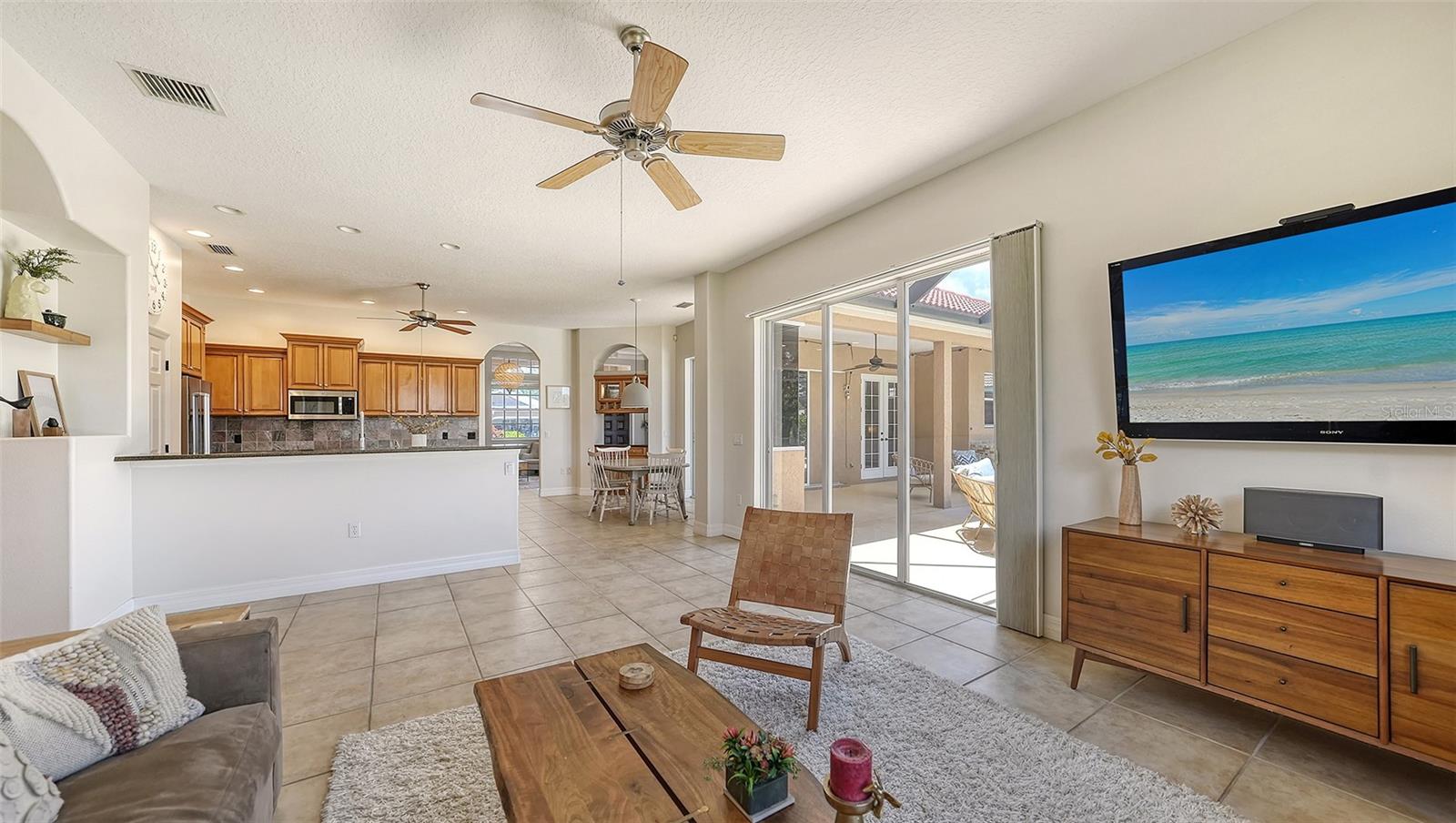 SECLUDED OAKS - Residential