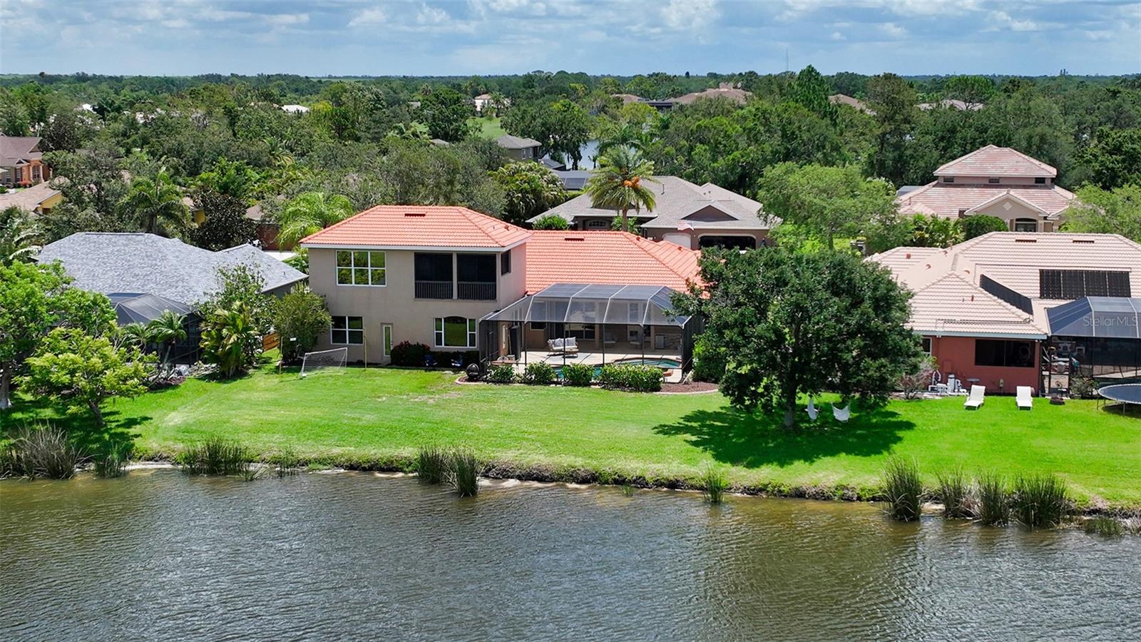 SECLUDED OAKS - Residential