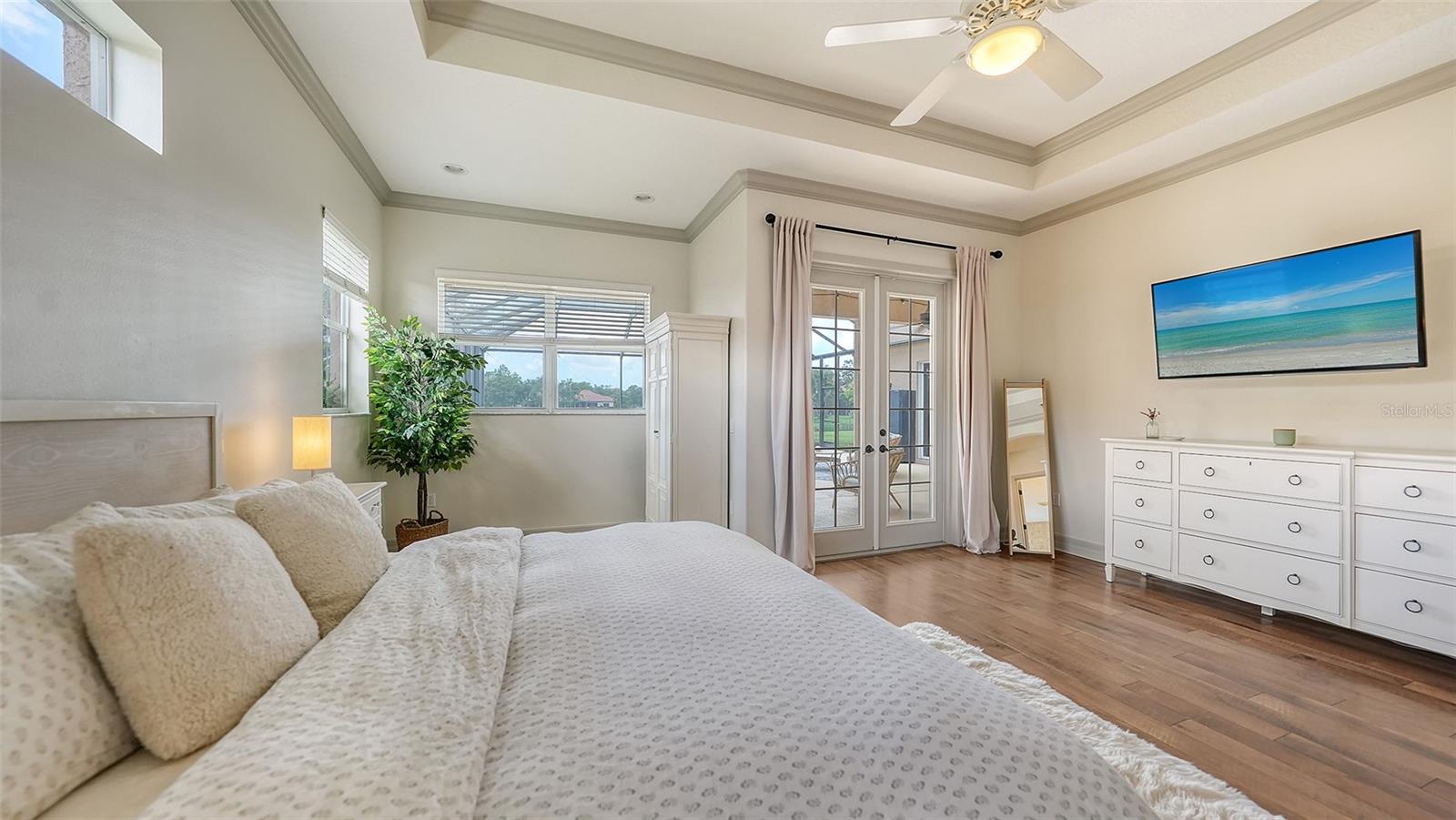 SECLUDED OAKS - Residential