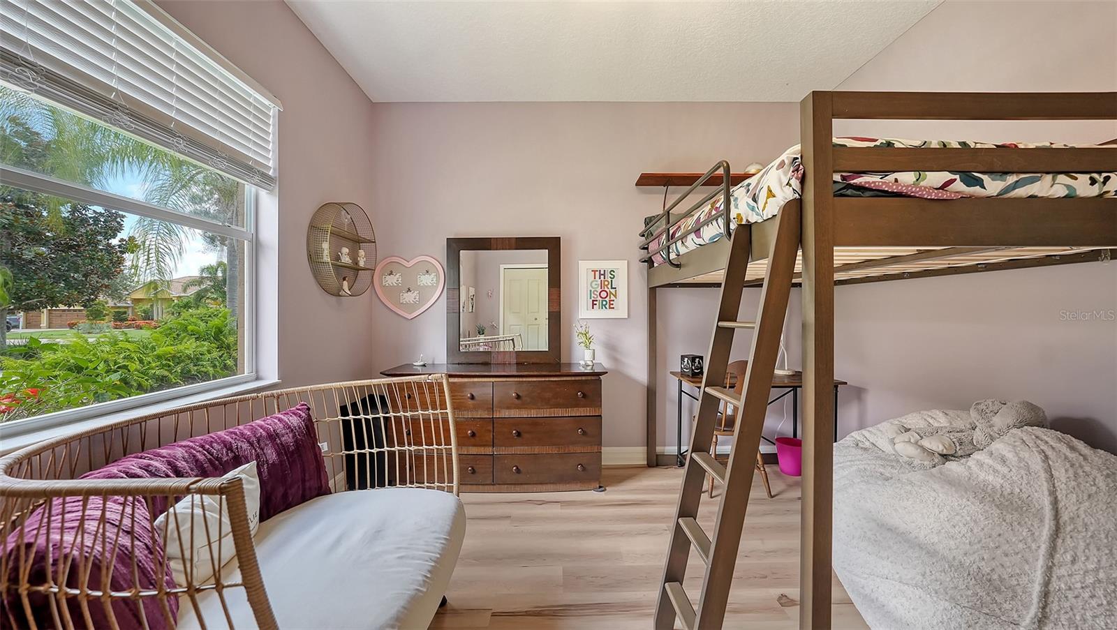 SECLUDED OAKS - Residential