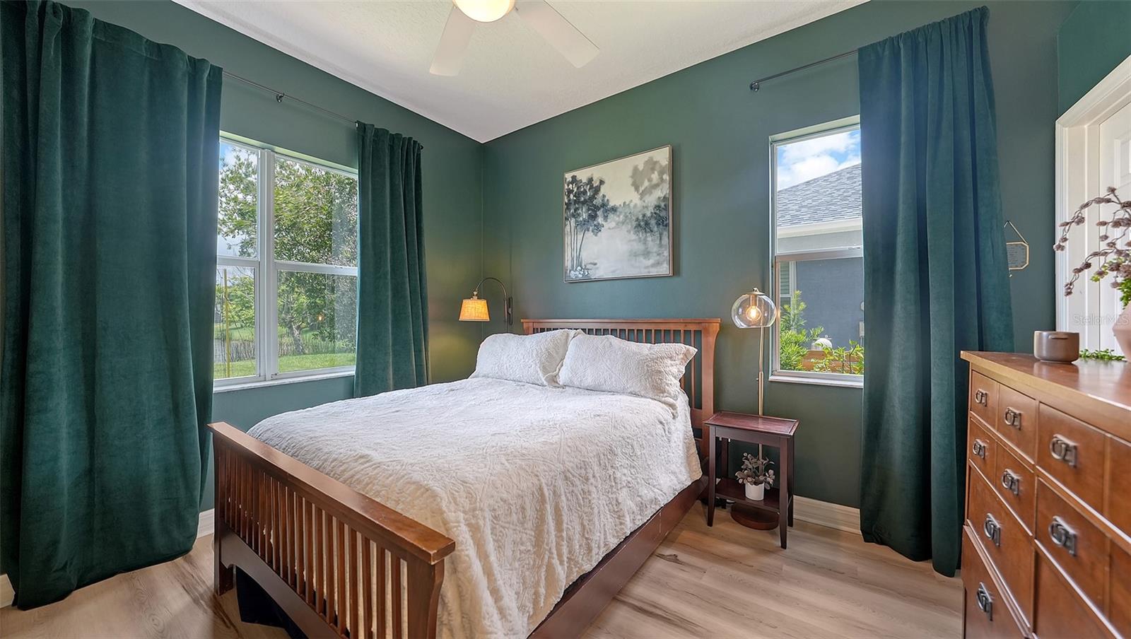 SECLUDED OAKS - Residential