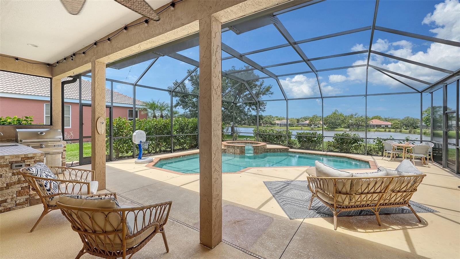 SECLUDED OAKS - Residential