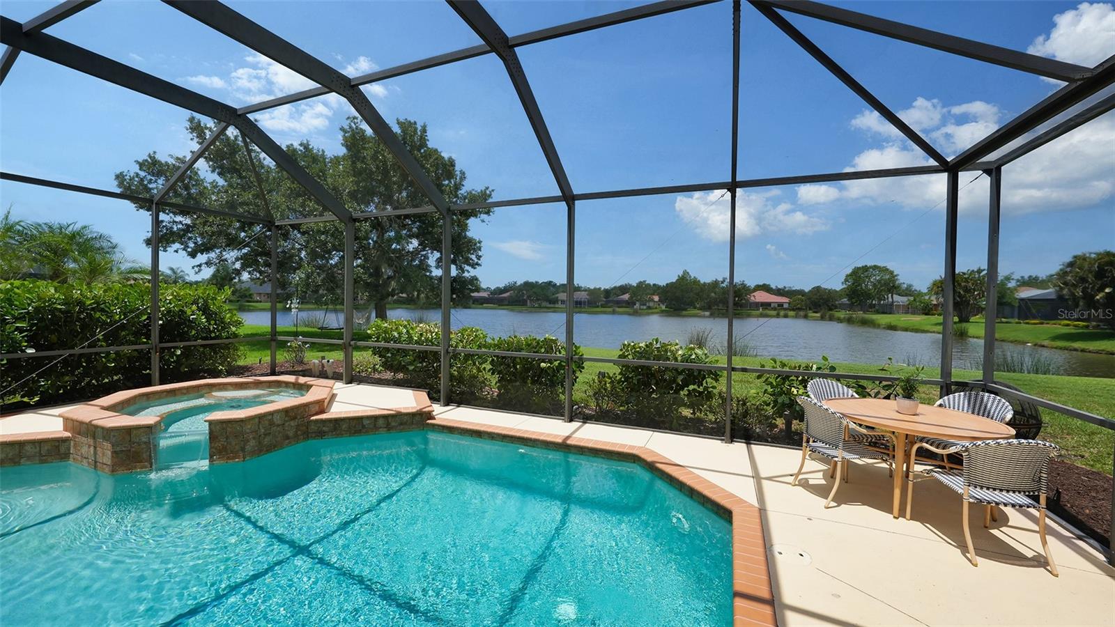 SECLUDED OAKS - Residential