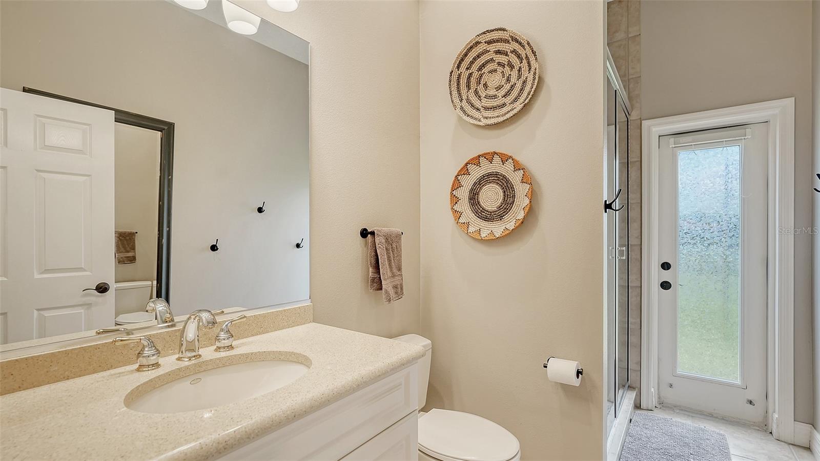 SECLUDED OAKS - Residential