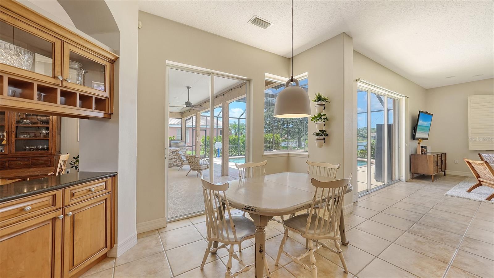 SECLUDED OAKS - Residential