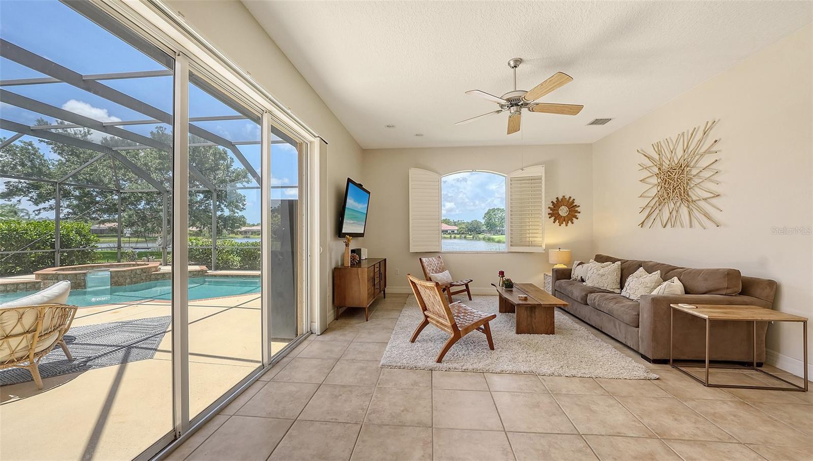 SECLUDED OAKS - Residential