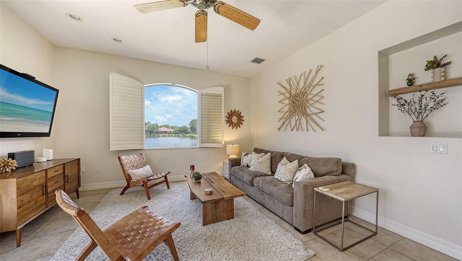 SECLUDED OAKS - Residential