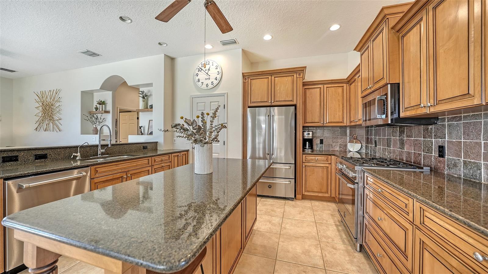 SECLUDED OAKS - Residential