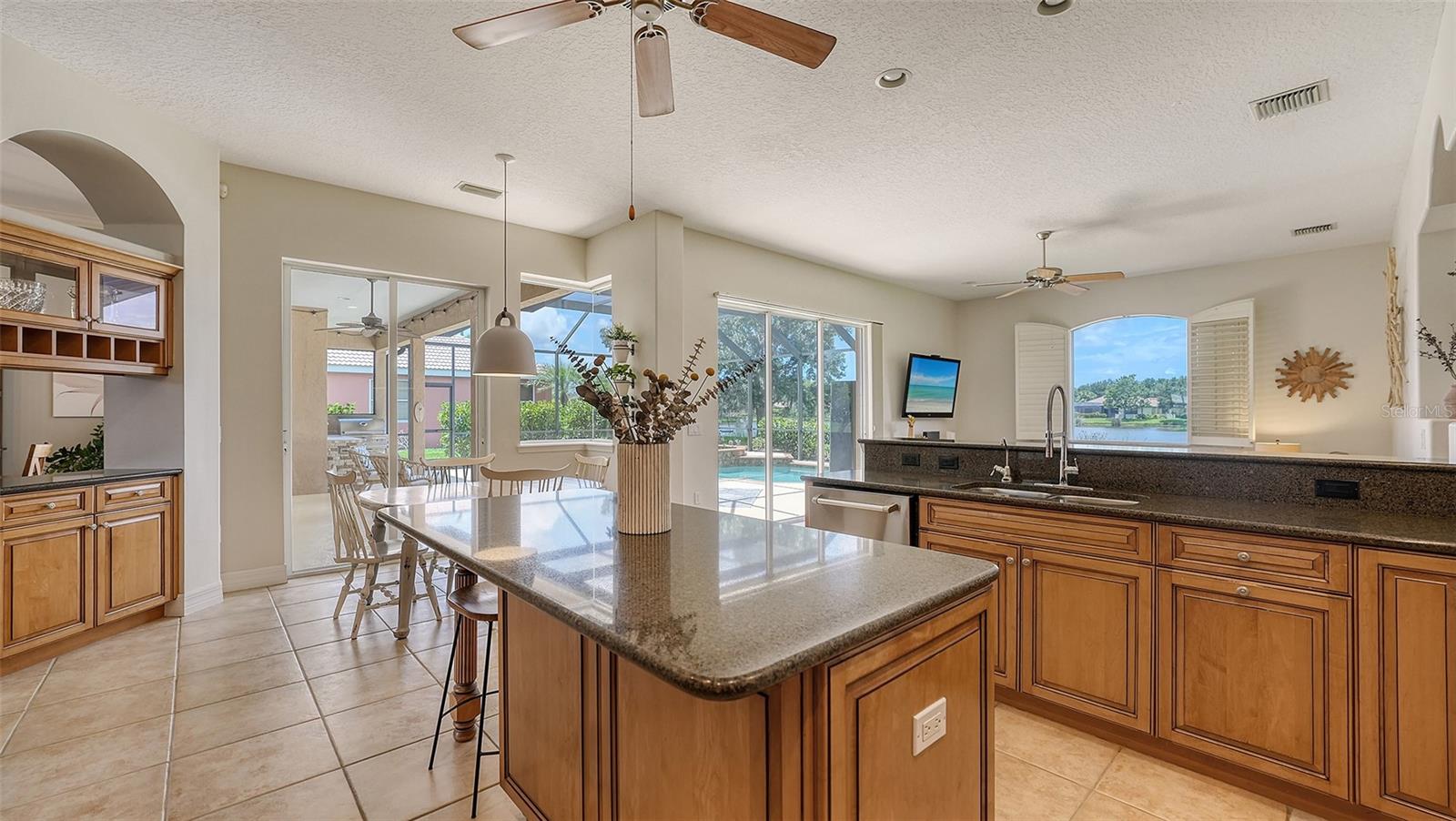 SECLUDED OAKS - Residential