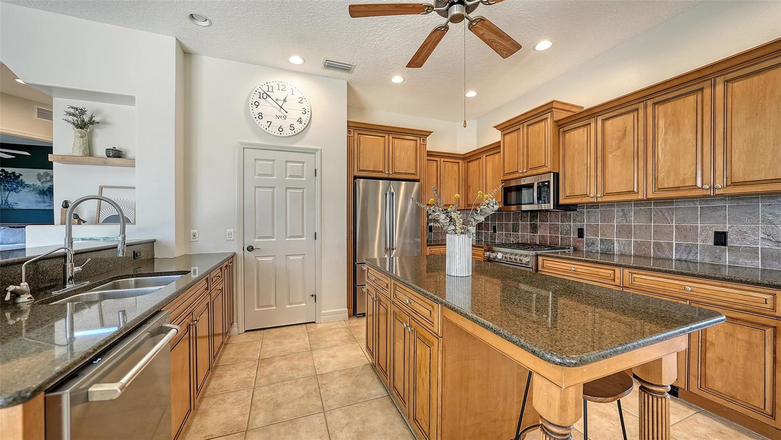 SECLUDED OAKS - Residential