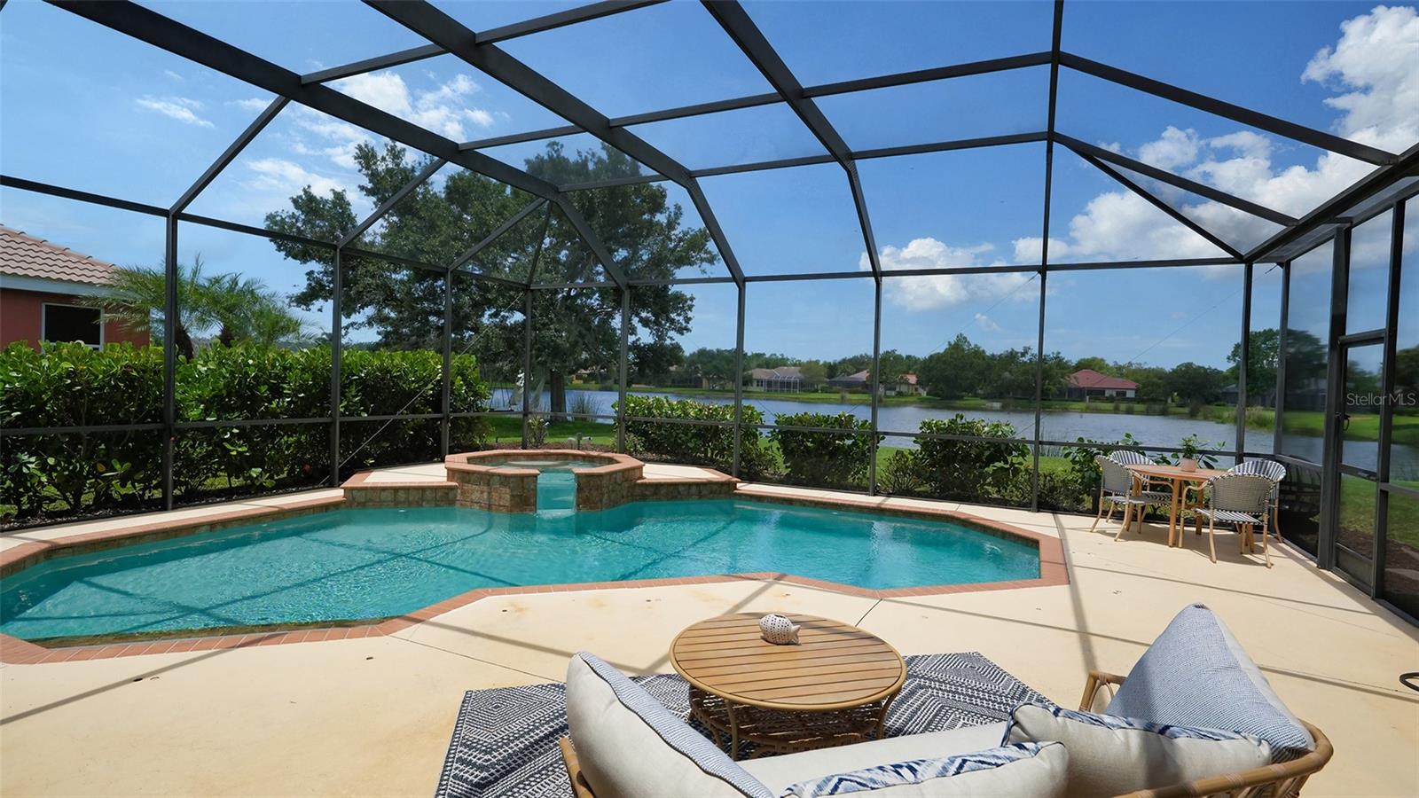 SECLUDED OAKS - Residential