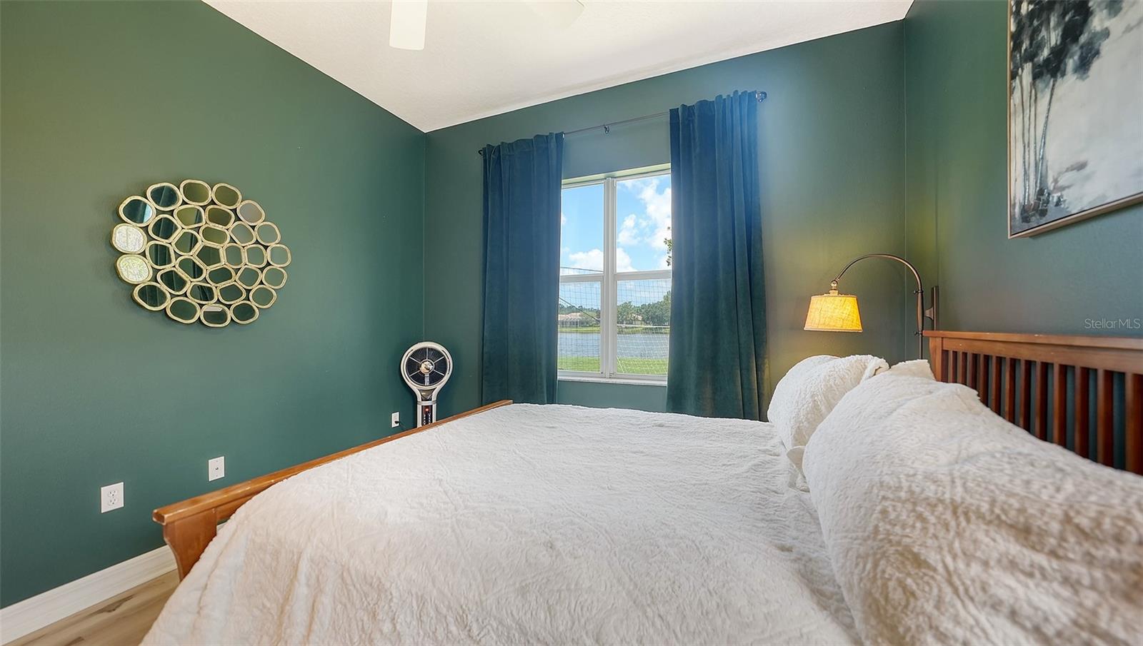 SECLUDED OAKS - Residential