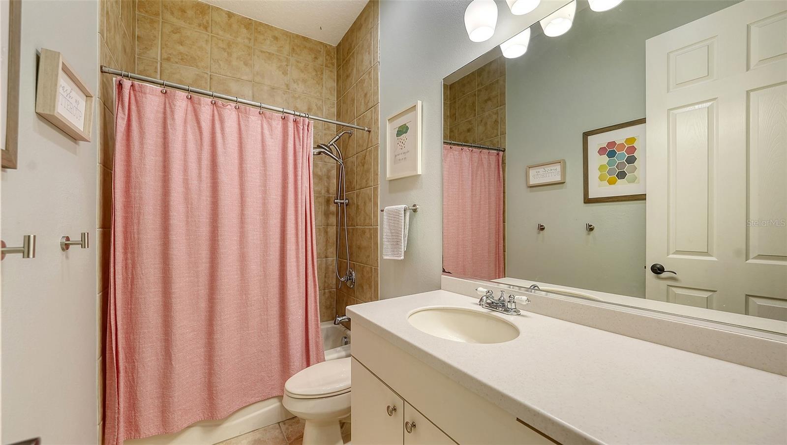 SECLUDED OAKS - Residential