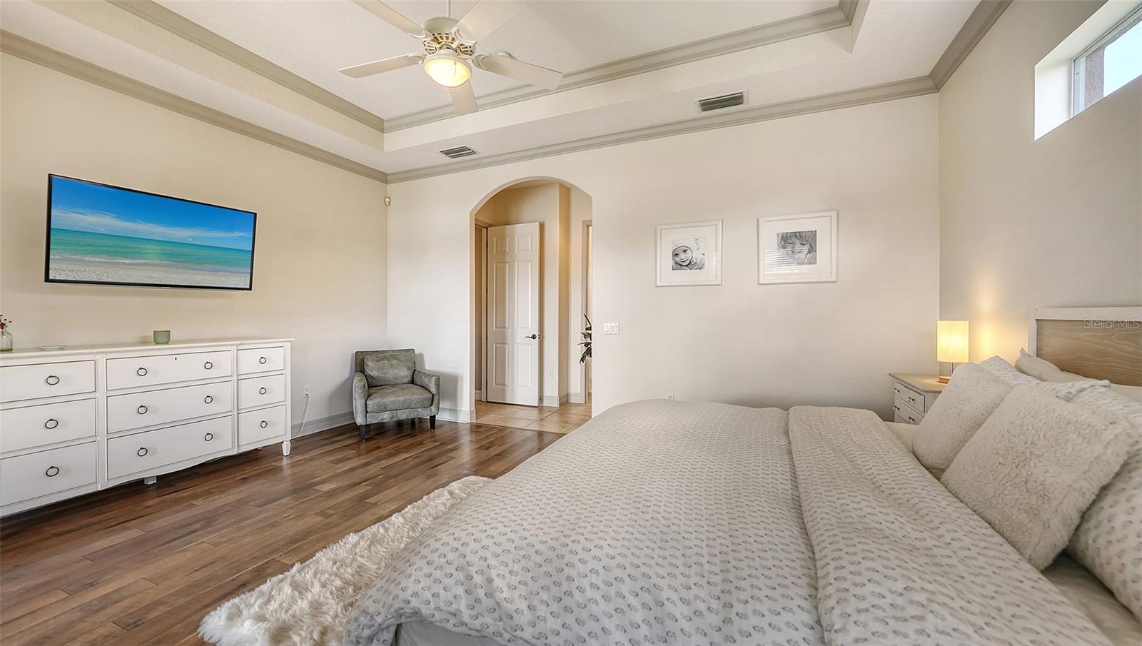 SECLUDED OAKS - Residential