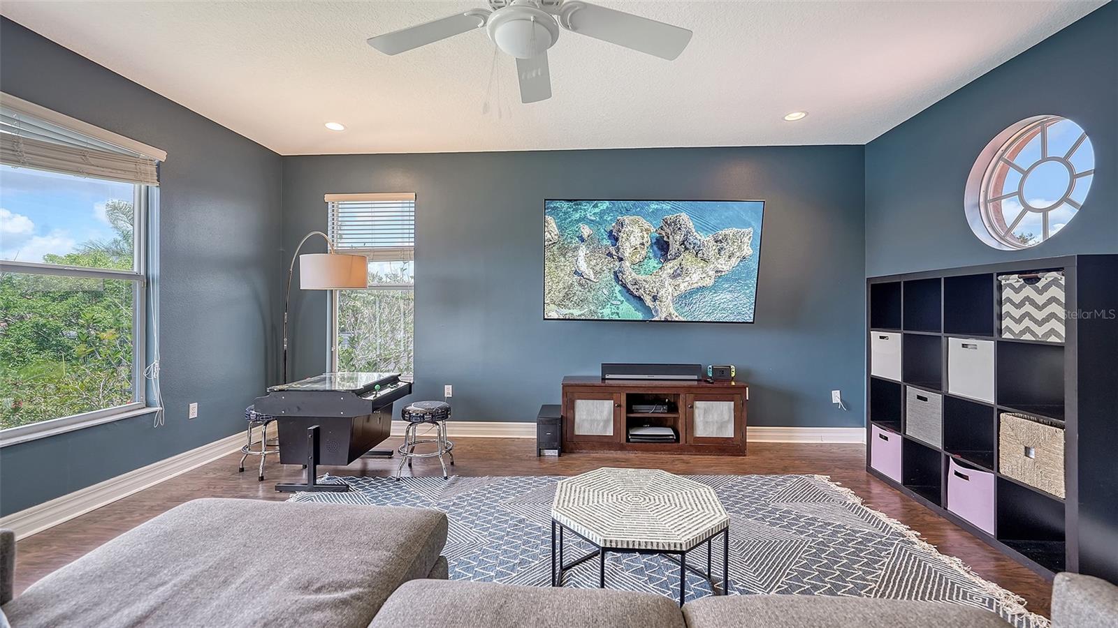 SECLUDED OAKS - Residential