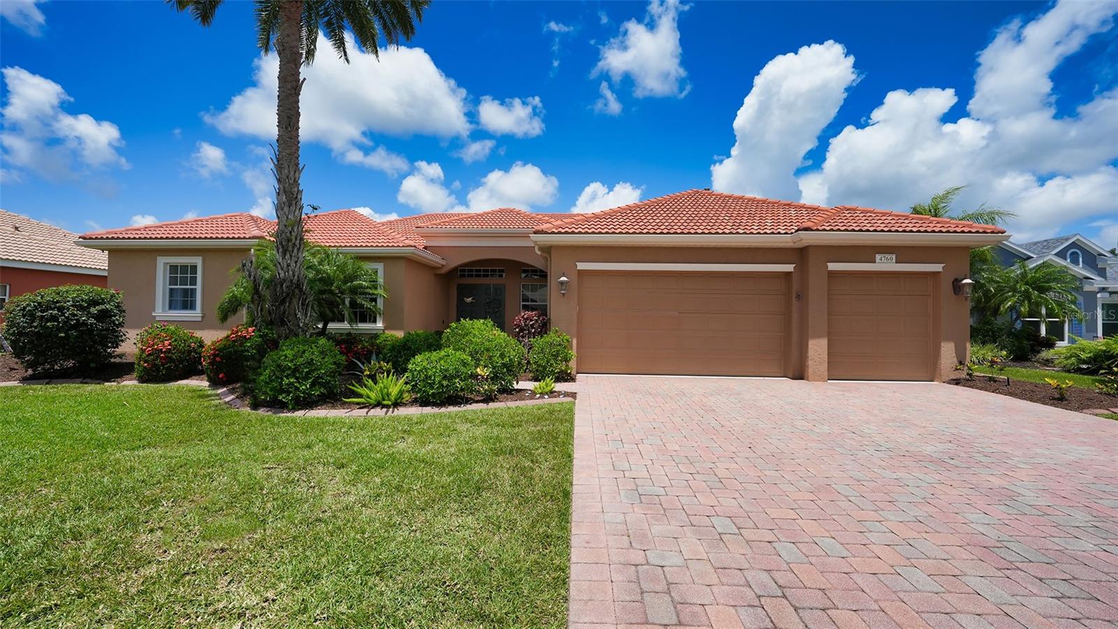 SECLUDED OAKS - Residential