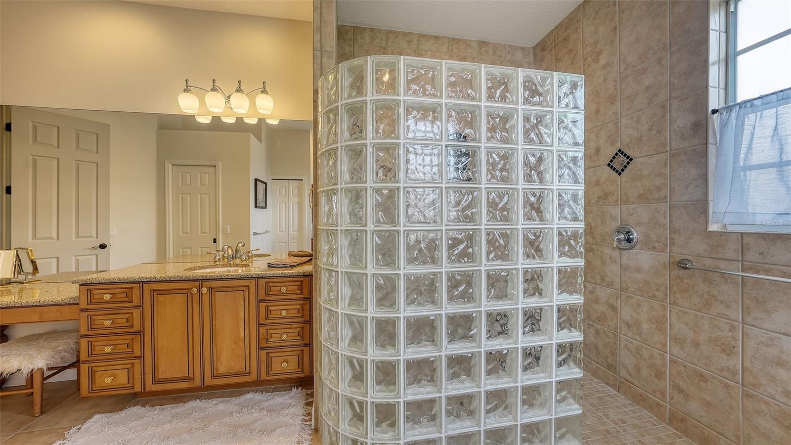 SECLUDED OAKS - Residential