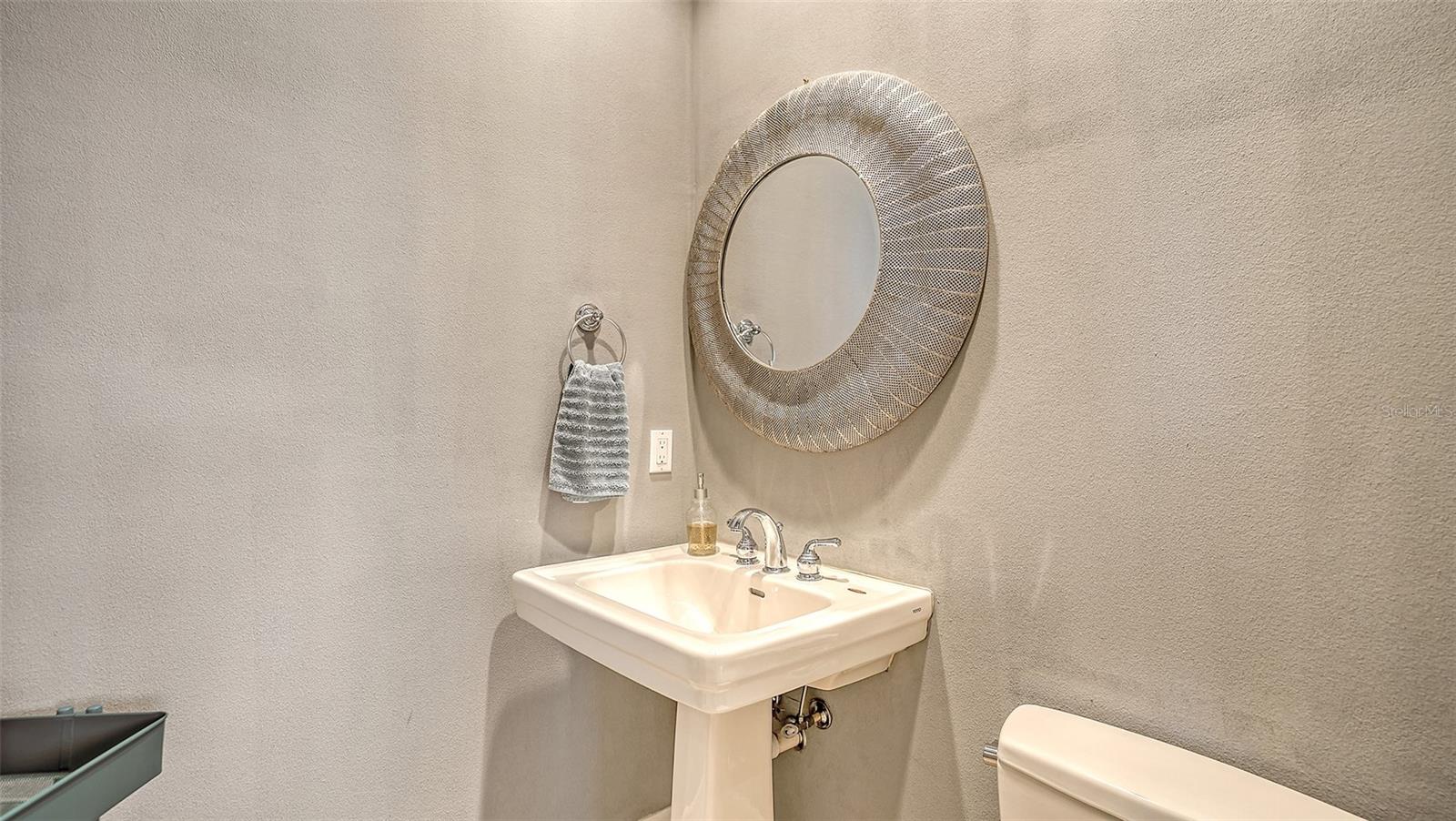 SECLUDED OAKS - Residential