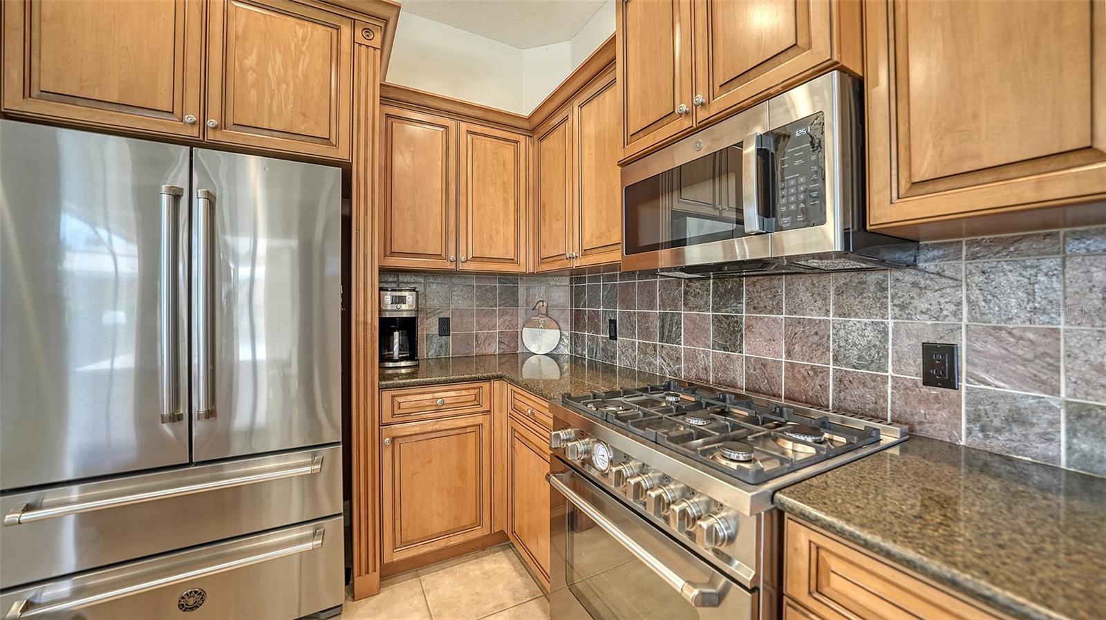 SECLUDED OAKS - Residential