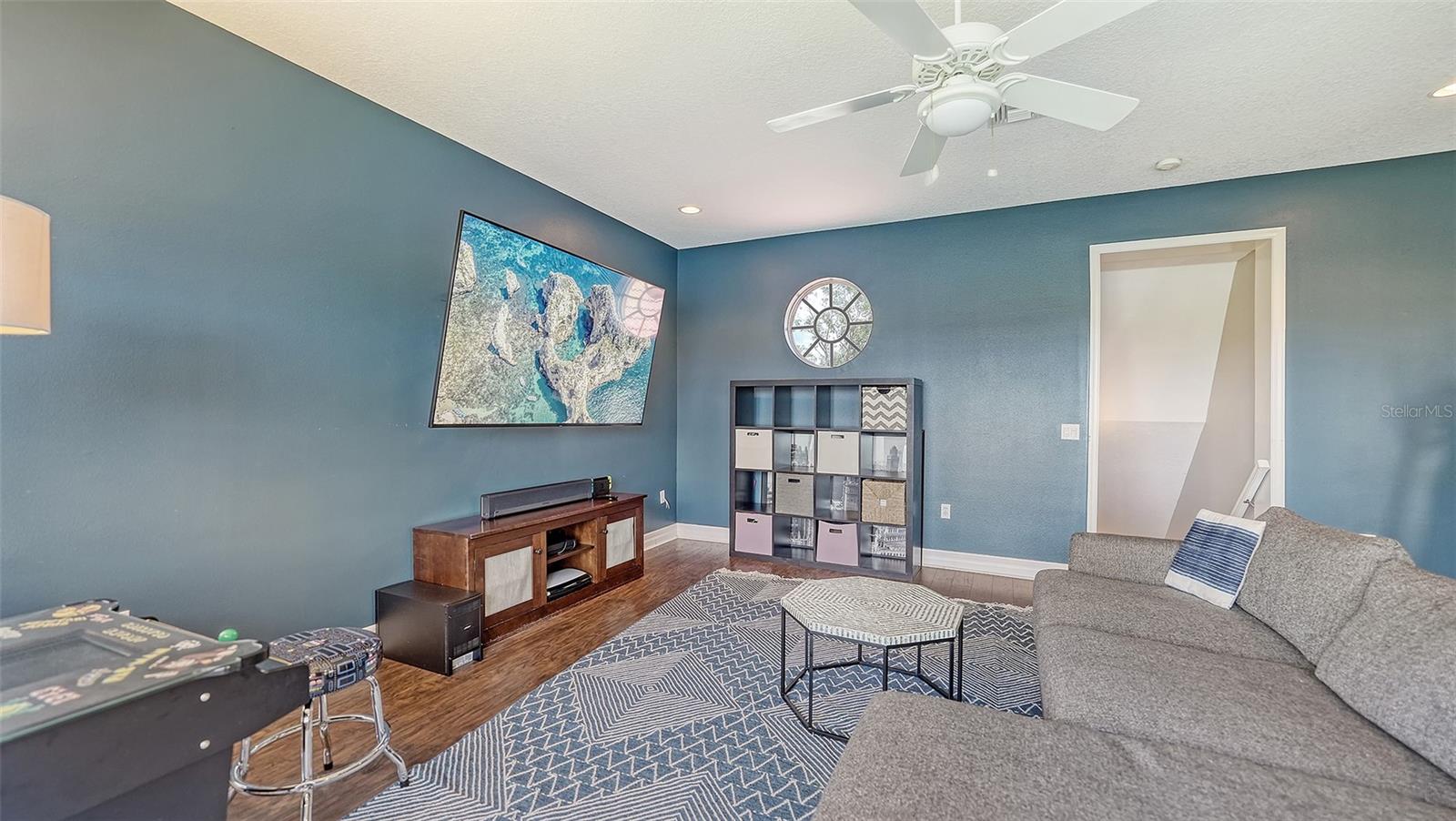 SECLUDED OAKS - Residential