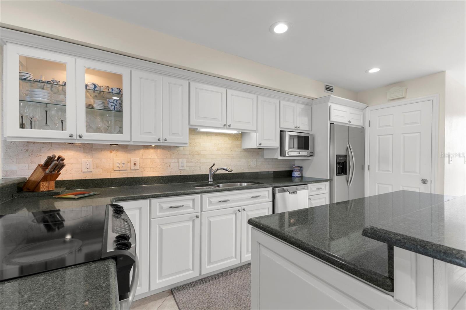 SOUTH PAULA POINT CONDO - Residential