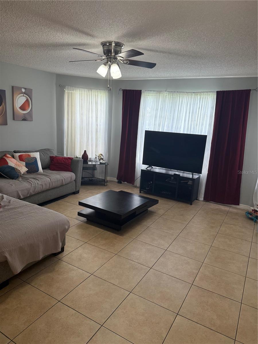 CENTRALLY LOCATED NEAR LOOP AREA IN KISSIMMEE , CLOSE TO SCHOOL , SHOPING CENTER AND CENTRAL FLORIDA'S ATTRACTION.
CURRENT LEASE WILL EXPIRE ON 8/31/2025 .