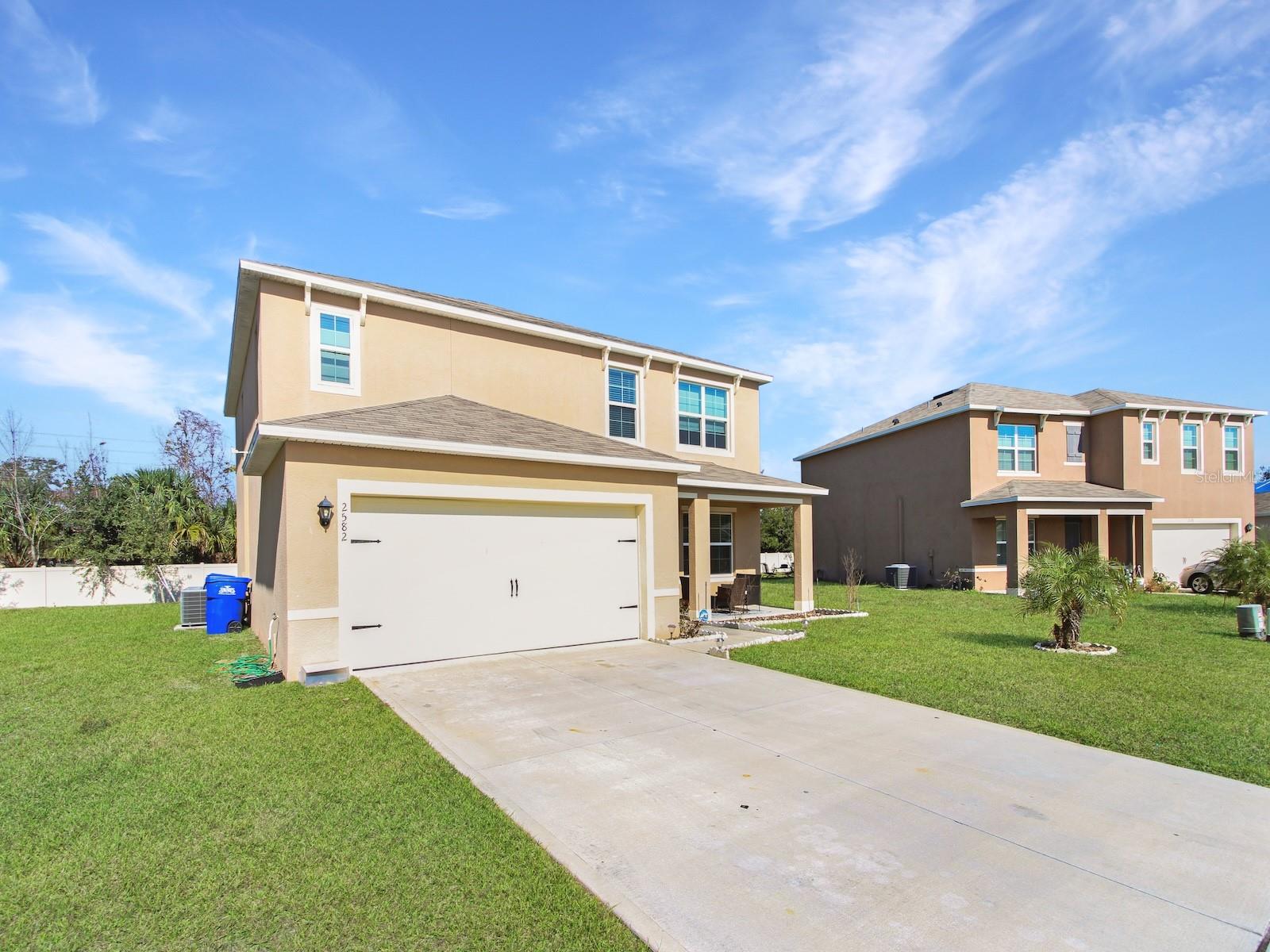 Come see this beautiful 5beds 3.5 bths home for rent. home features large master bedroom located on the first floor, flex room at entrance of home very large Loft space upstairs and another mini master upstairs room with its own bathroom. home is located near downtown Tavares, close to main attractions in area. pets are welcome with additonal montly fee and deposit, schedule your showing today and lets get you in as soon as possible.
