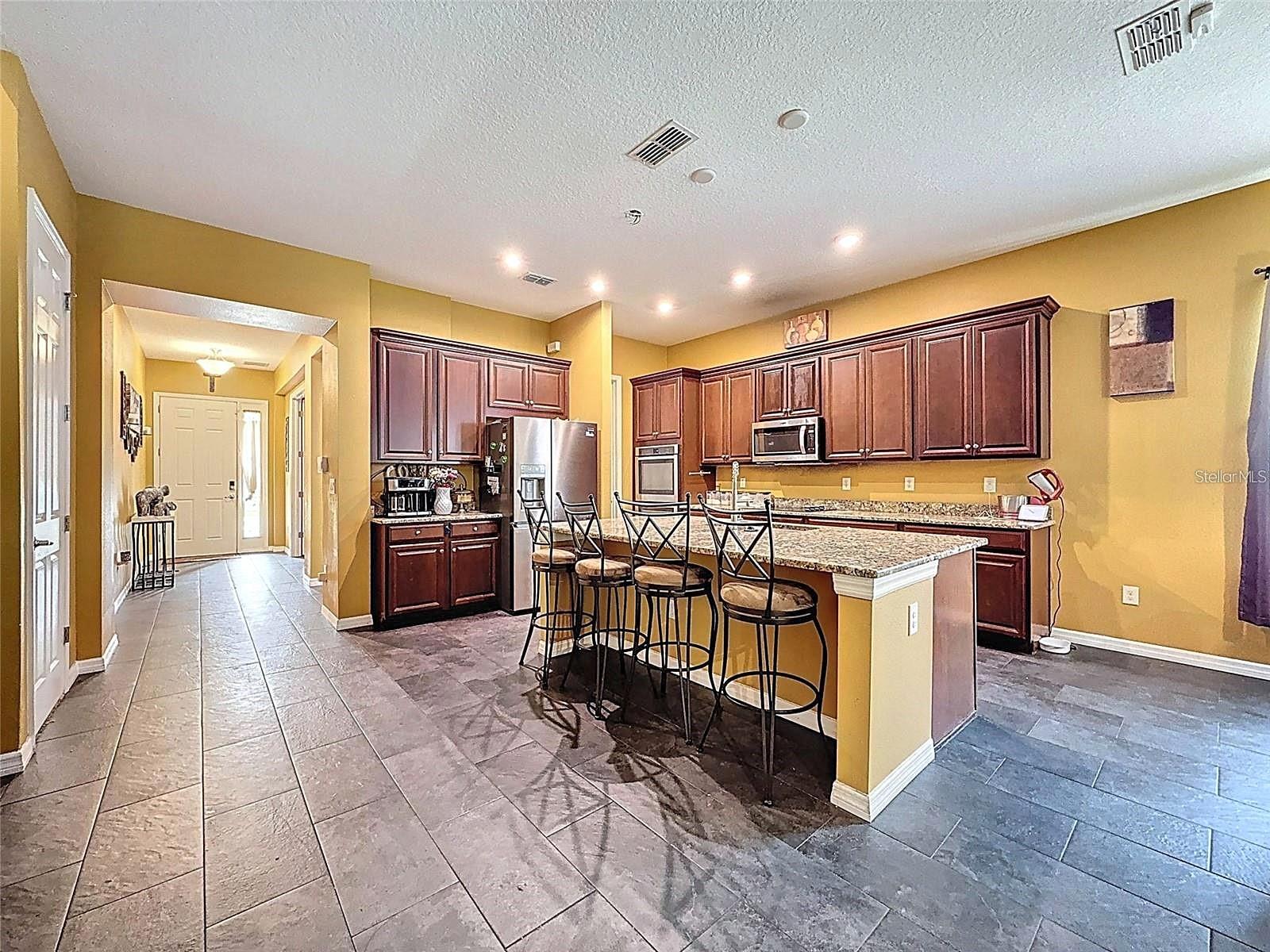 4916 ROLLING GREEN DRIVE