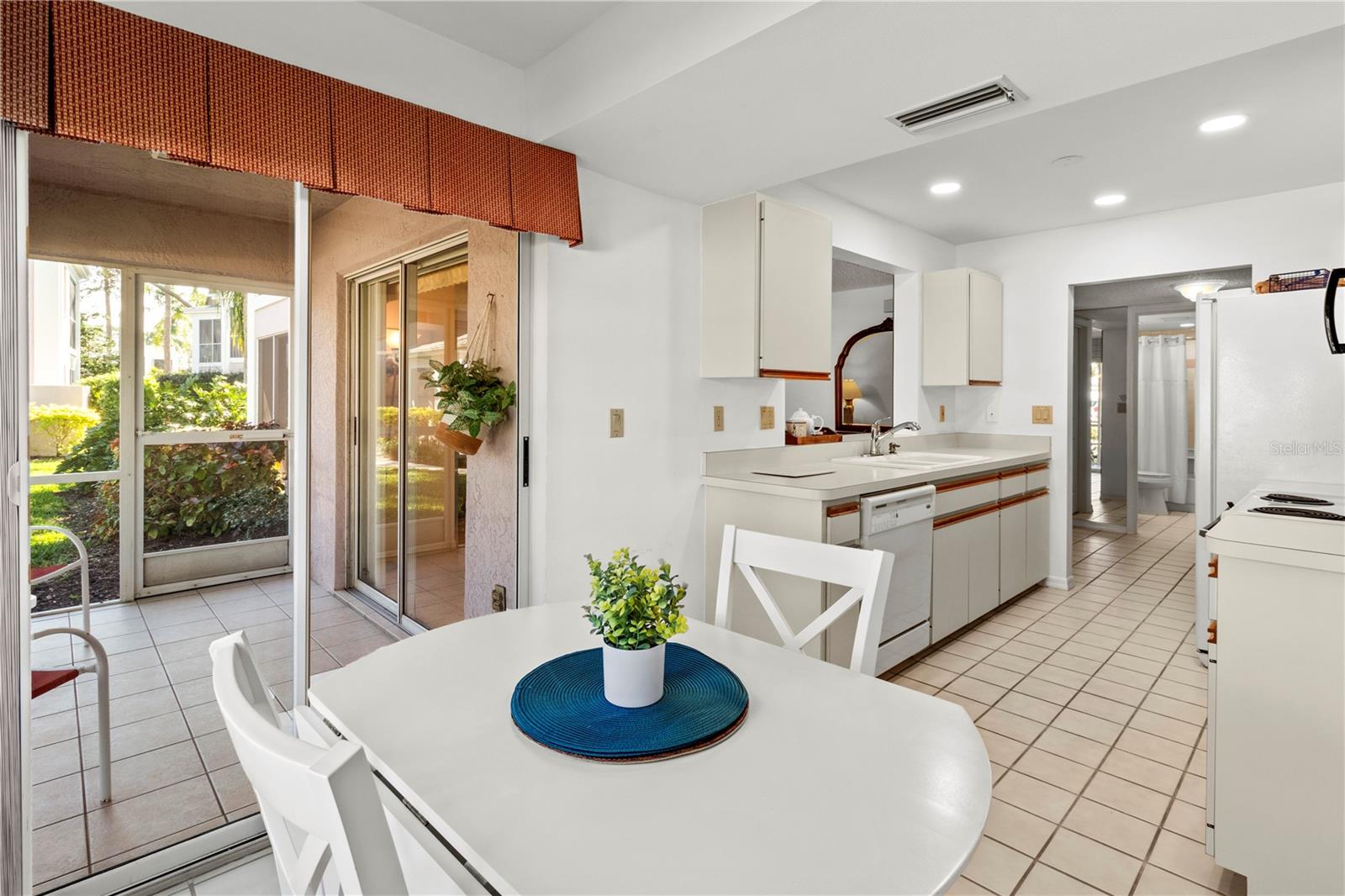 SHEFFIELD GREENE - Residential Lease