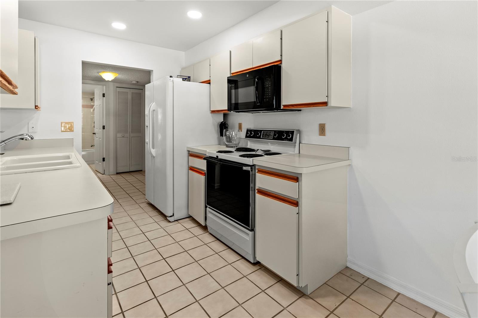 SHEFFIELD GREENE - Residential Lease