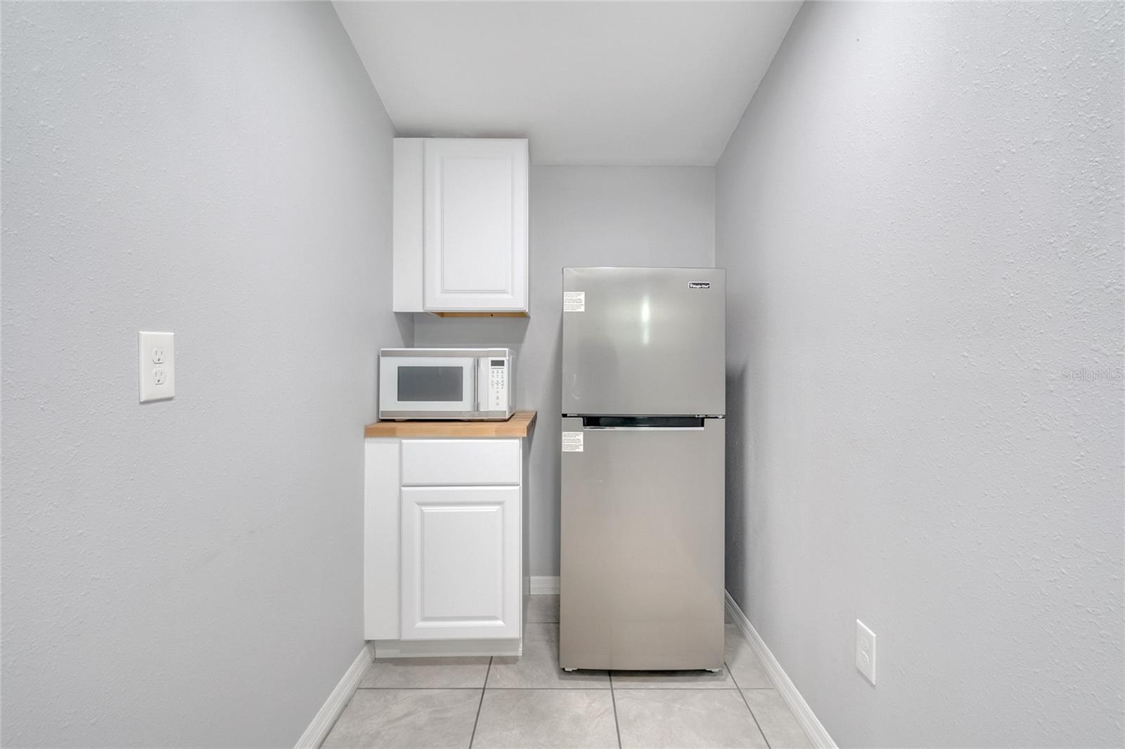 GOLDIE MANOR - Residential Lease