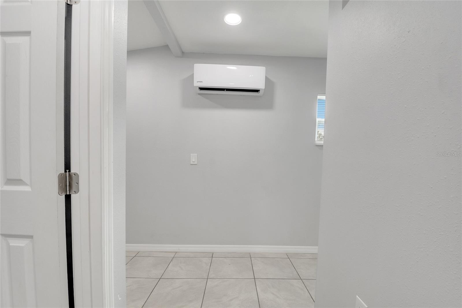 GOLDIE MANOR - Residential Lease