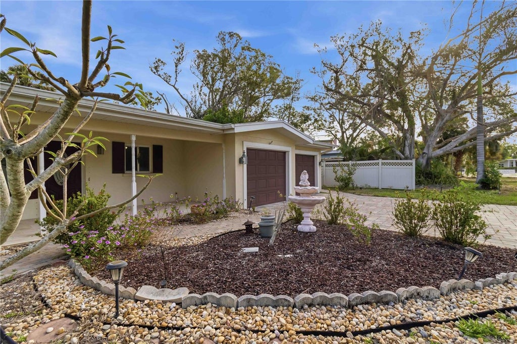 Photo of 617 Calle De Peru, Sarasota, FL 34242 (MLS # A4696360)