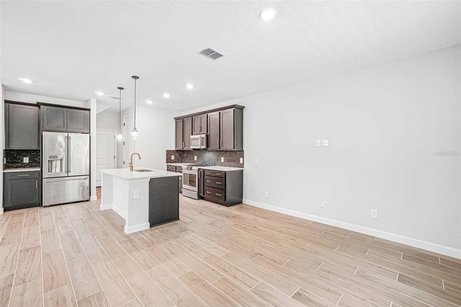 MONTAGUE CHASE - Residential