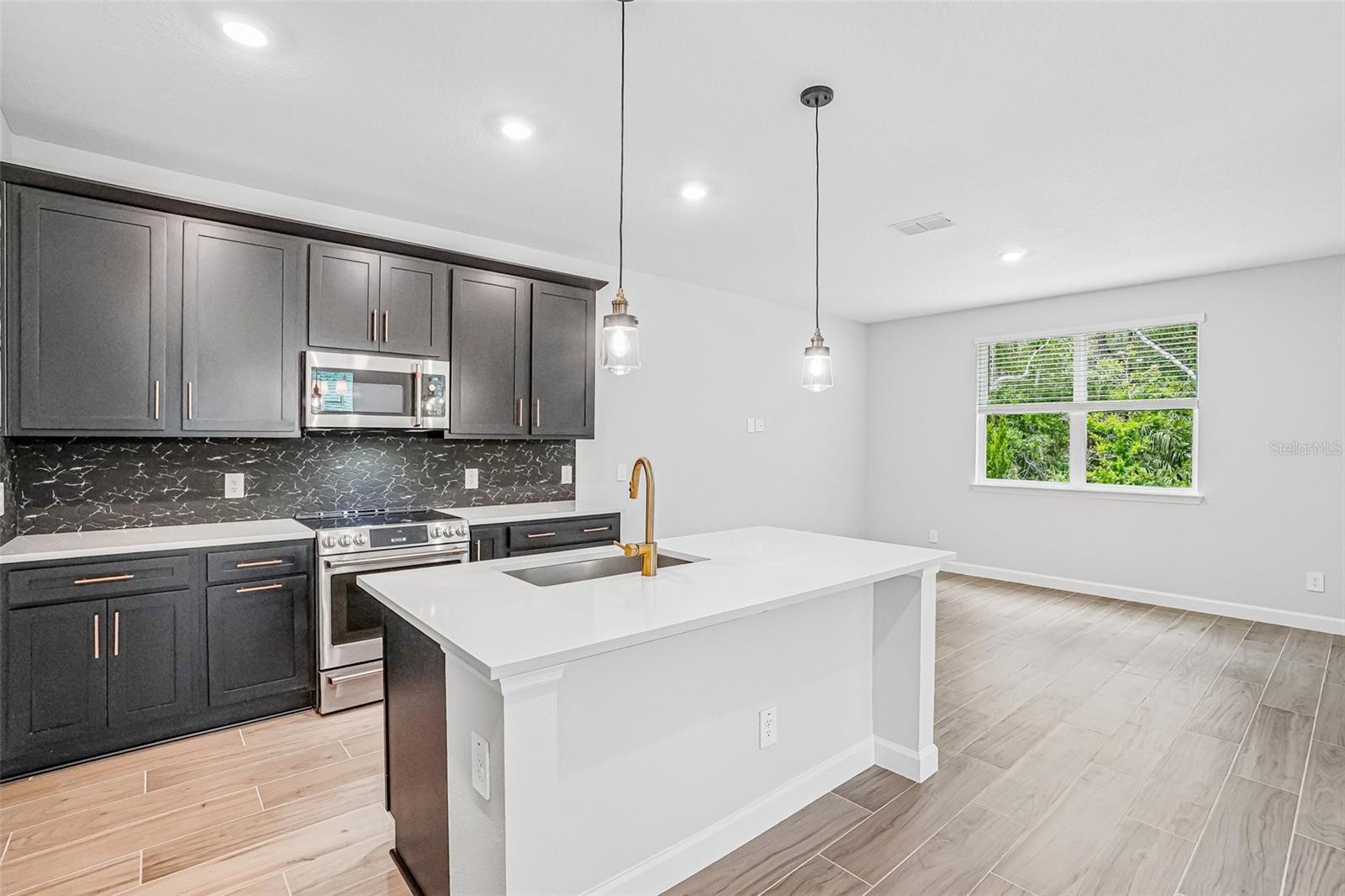 MONTAGUE CHASE - Residential