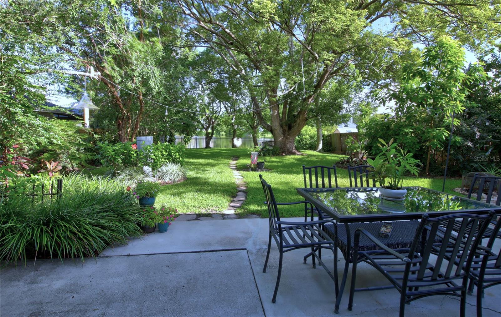 598 BROOKFIELD LOOP
