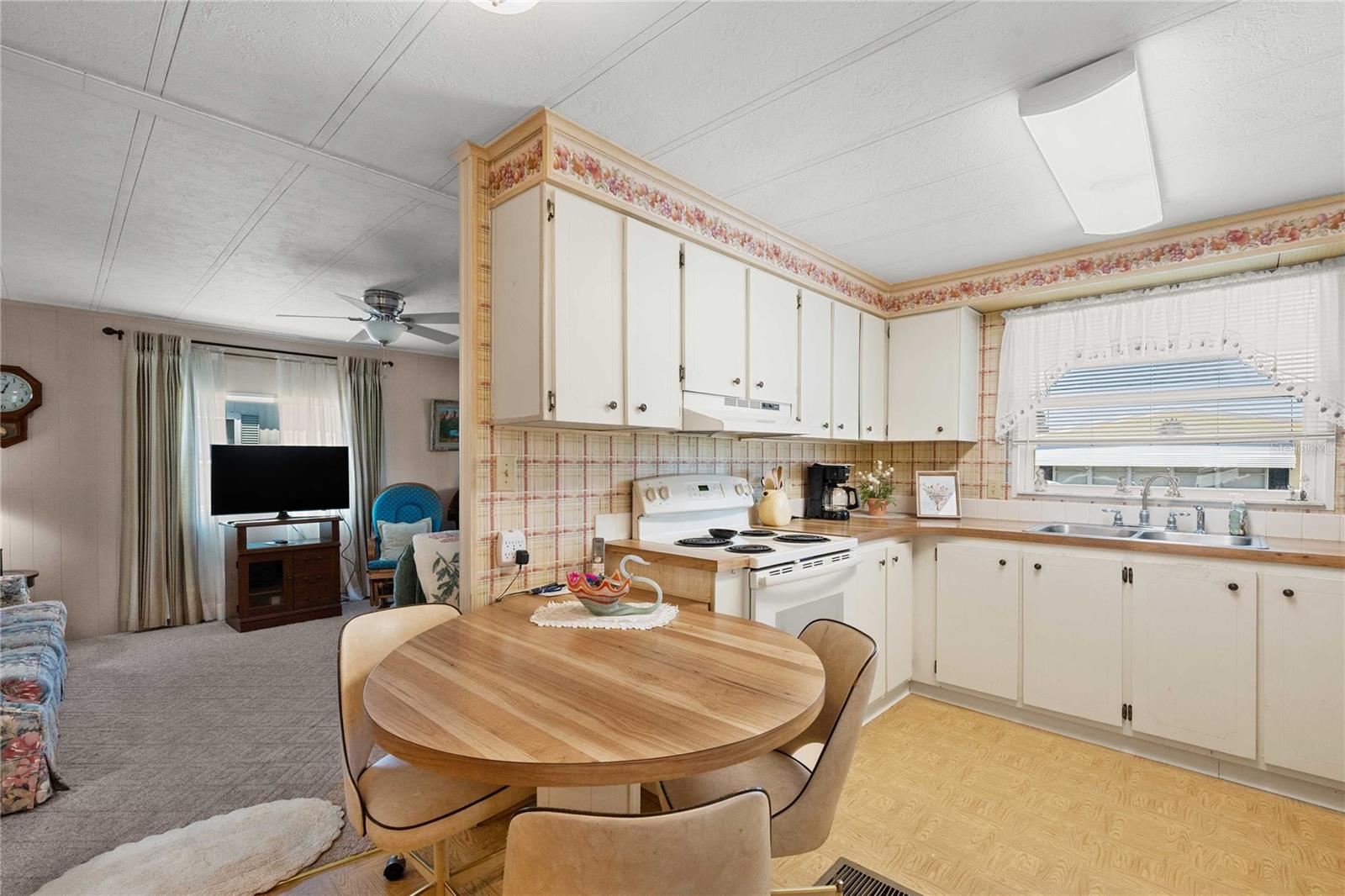 OAKS ROYAL MOBILE HOME SUB - Residential
