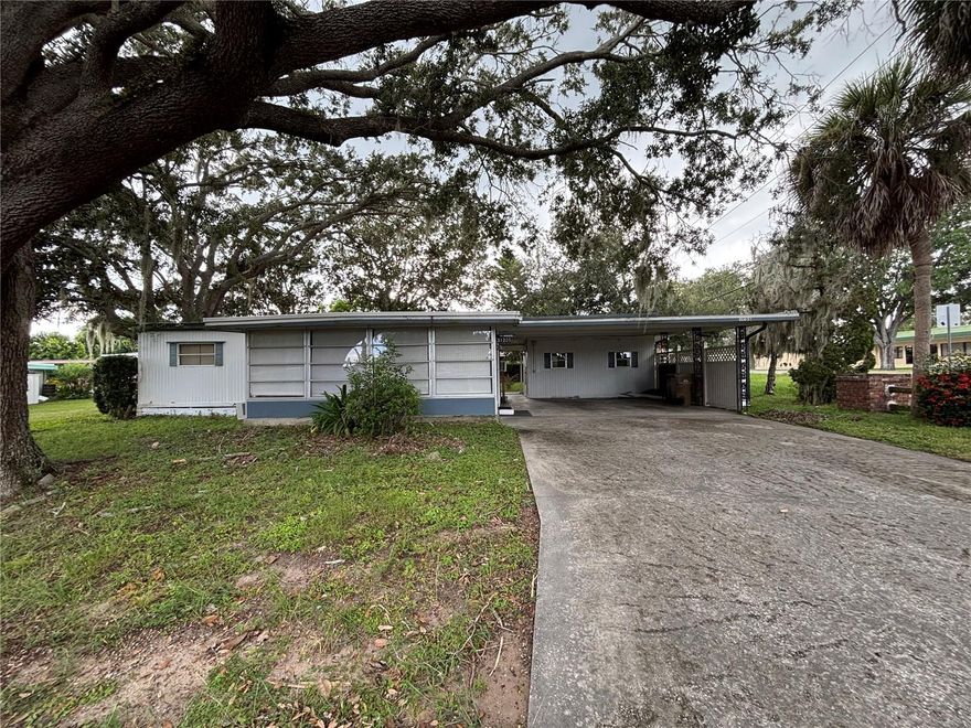 Virtually Staged.Welcome to this 55-plus mobile home located in the sought-after La Dora Manor. This home is move-in ready and conveniently located near various amenities that cater to outdoor enthusiasts, including flea markets, antique shops, fishing, the Chain of Lakes, hospitals, and shopping. Bring your boats and fishing gear to enjoy Florida's great outdoors. Conveniently located close to downtown Mount Dora, with many restaurants and outdoor activities.