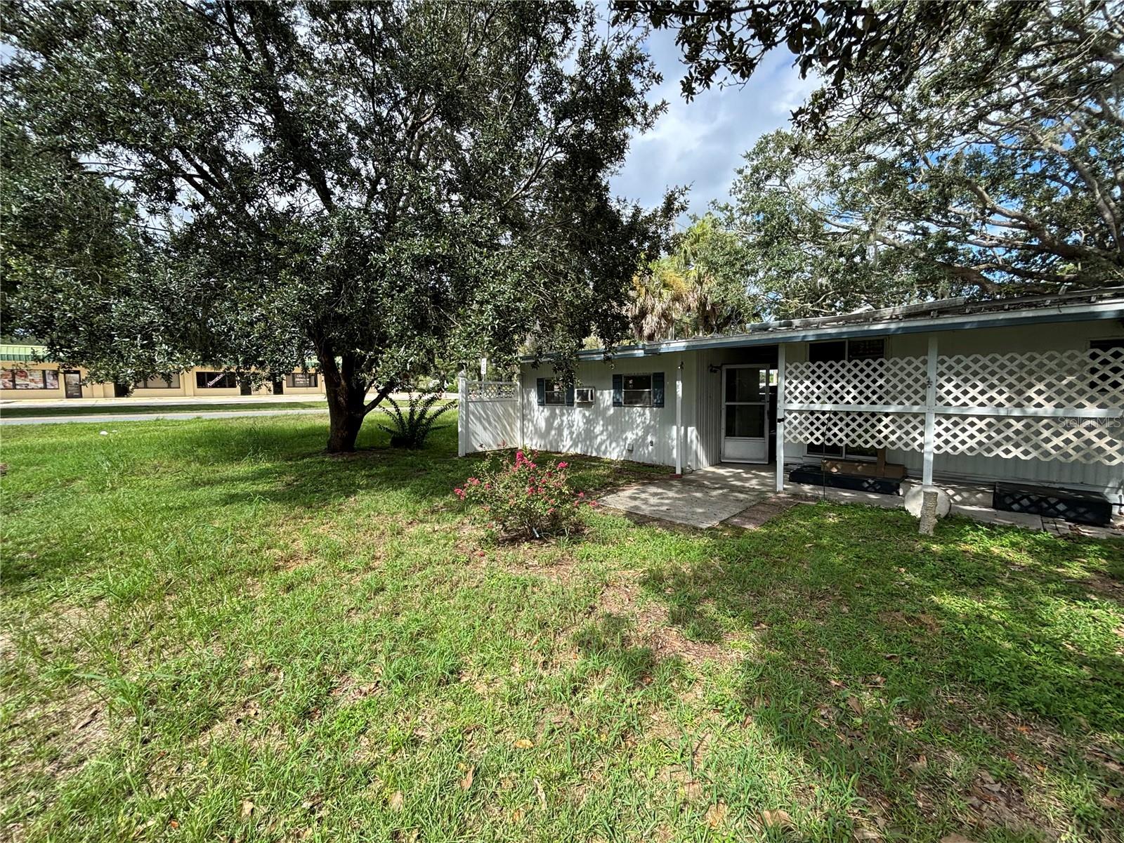 LA DORA MANOR - Residential