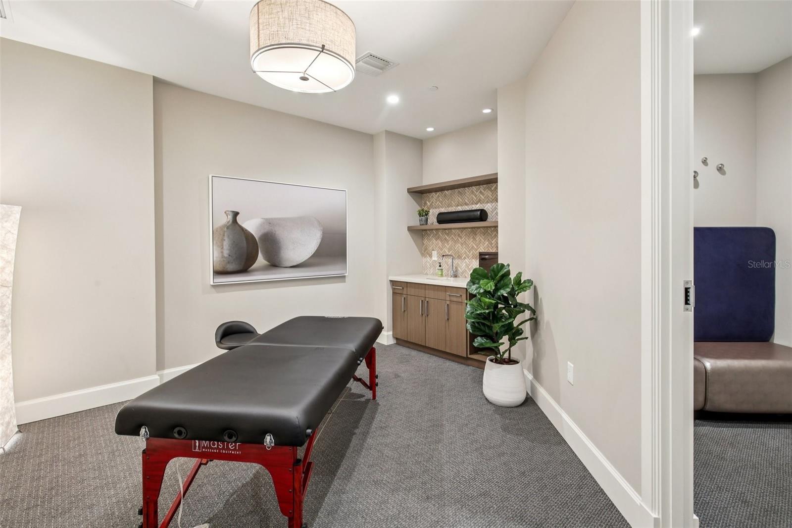 VIRAGE BAYSHORE - Residential