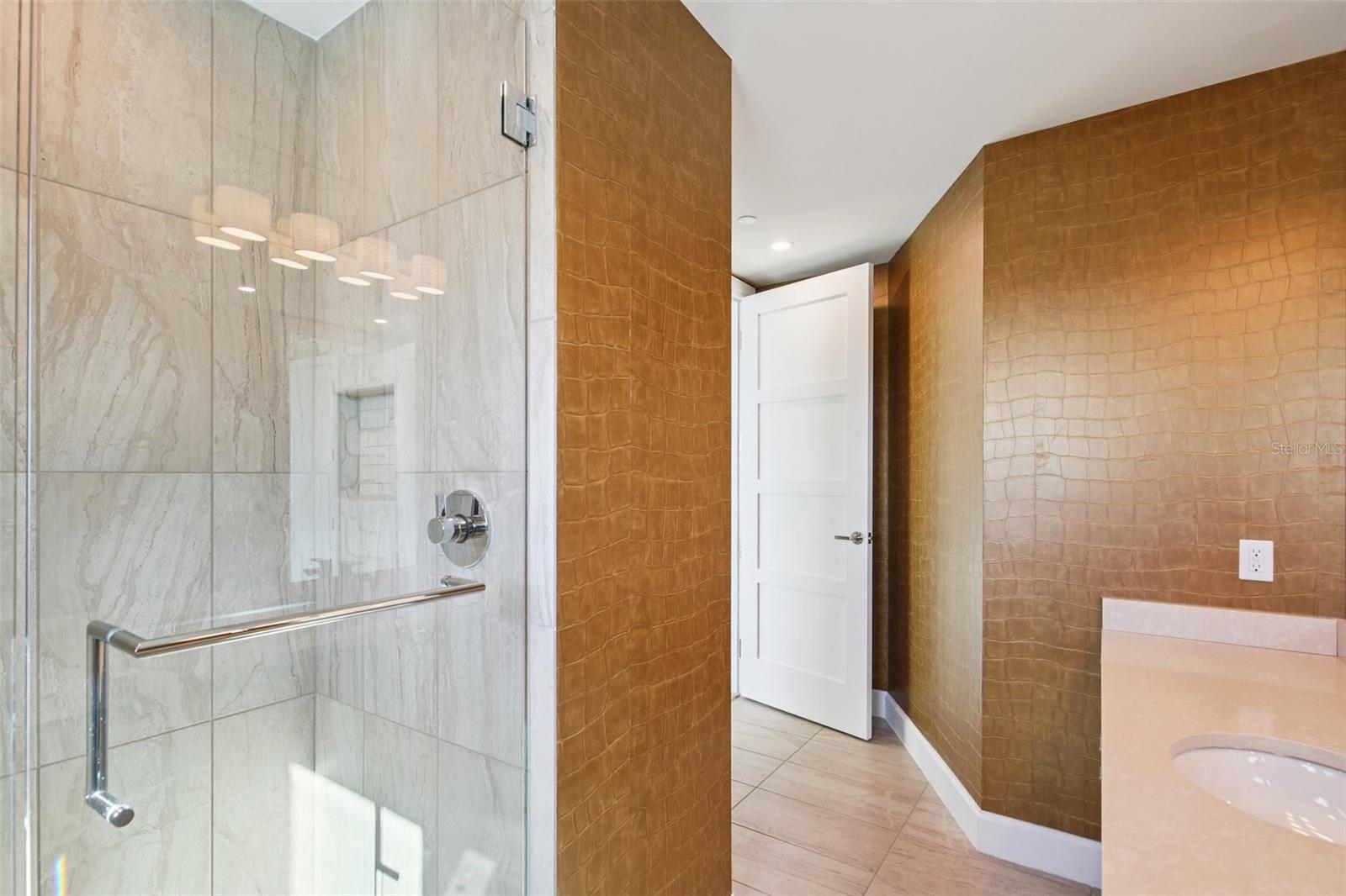 VIRAGE BAYSHORE - Residential