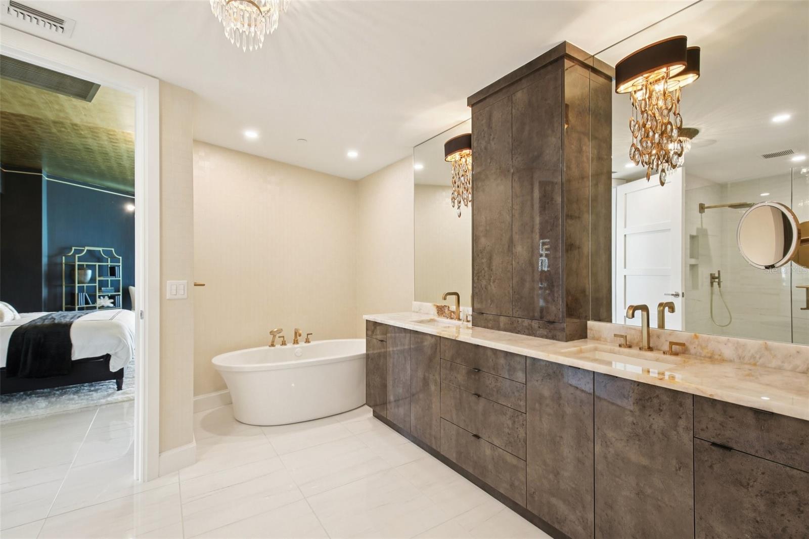 VIRAGE BAYSHORE - Residential