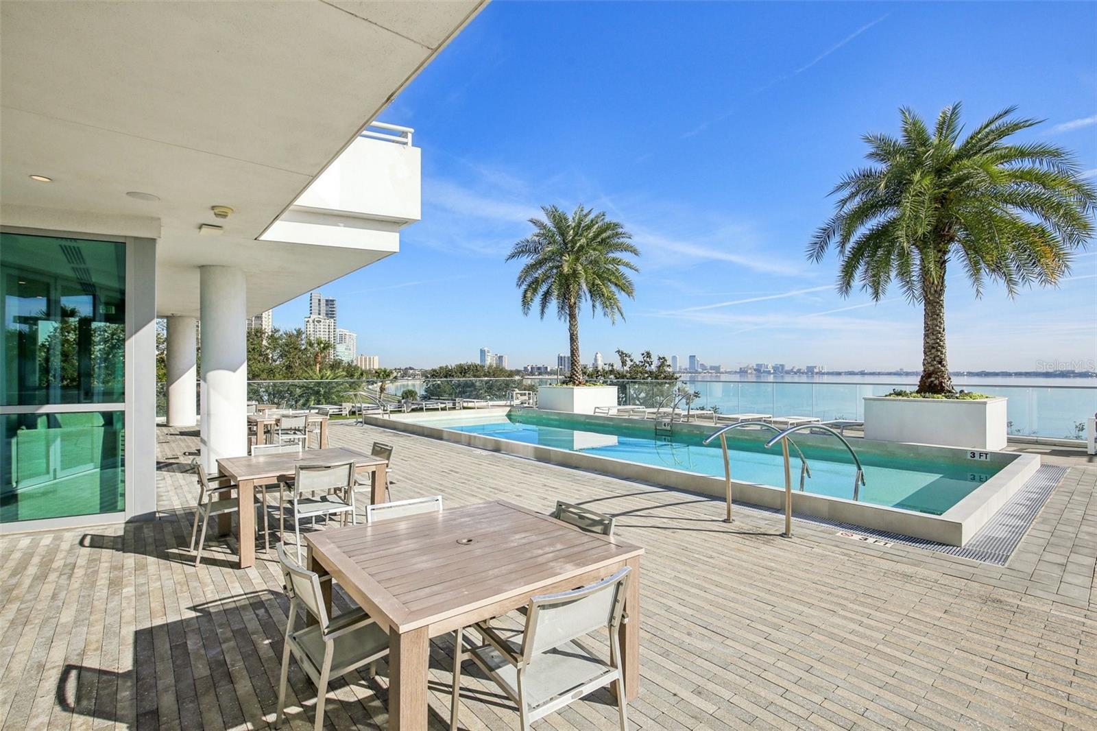 VIRAGE BAYSHORE - Residential